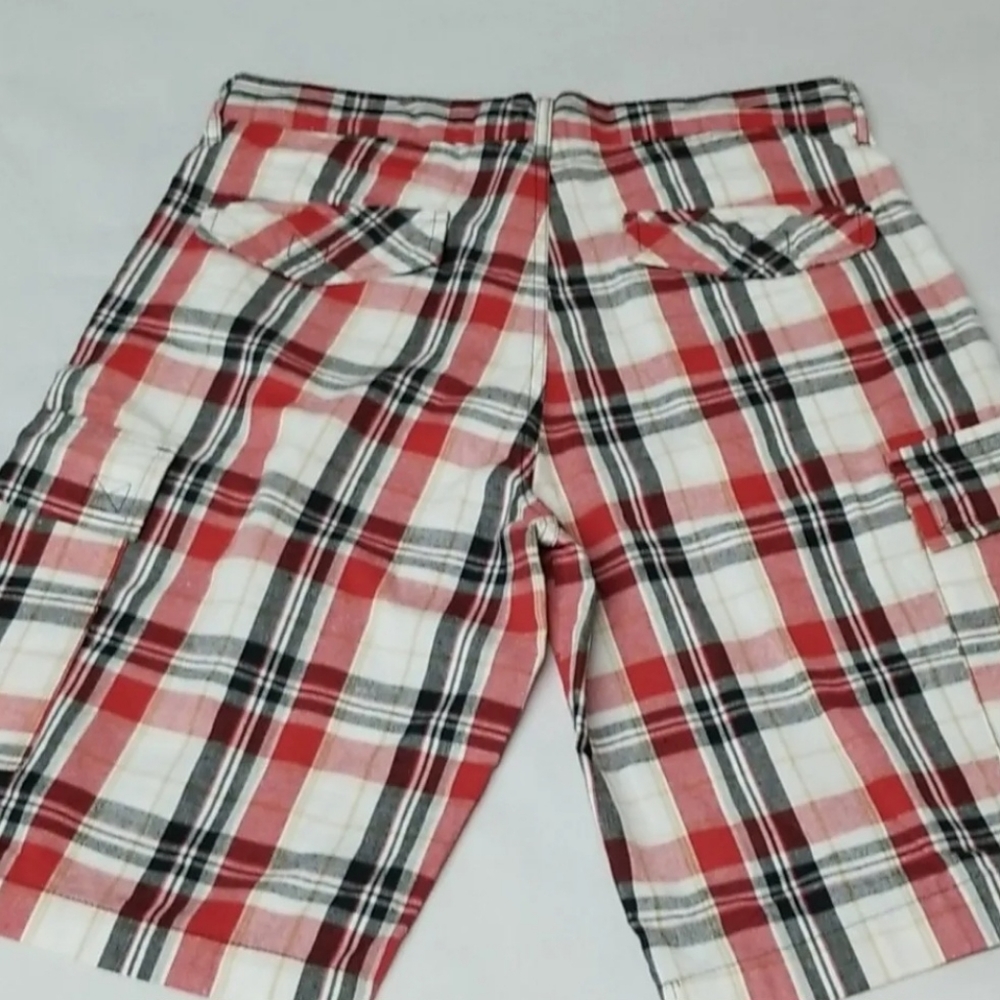 N15 SOCIETY Mens Cargo Pocket Shorts Red Black White Plaid Size 32